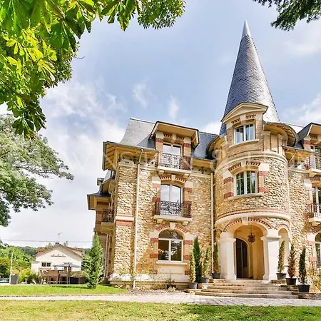 Chateau De La Feuilleraie Maison De Maitre